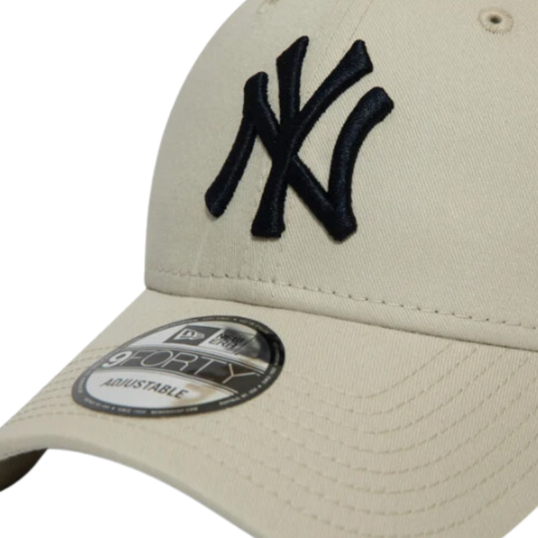 Gorra New Era New York Yankees Essential Beige 9FORTY