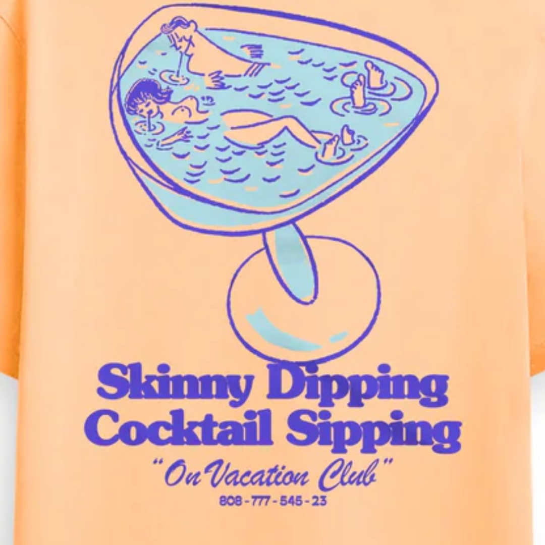 Camiseta Skinny Dippin Cocktail Sippin On Vacation